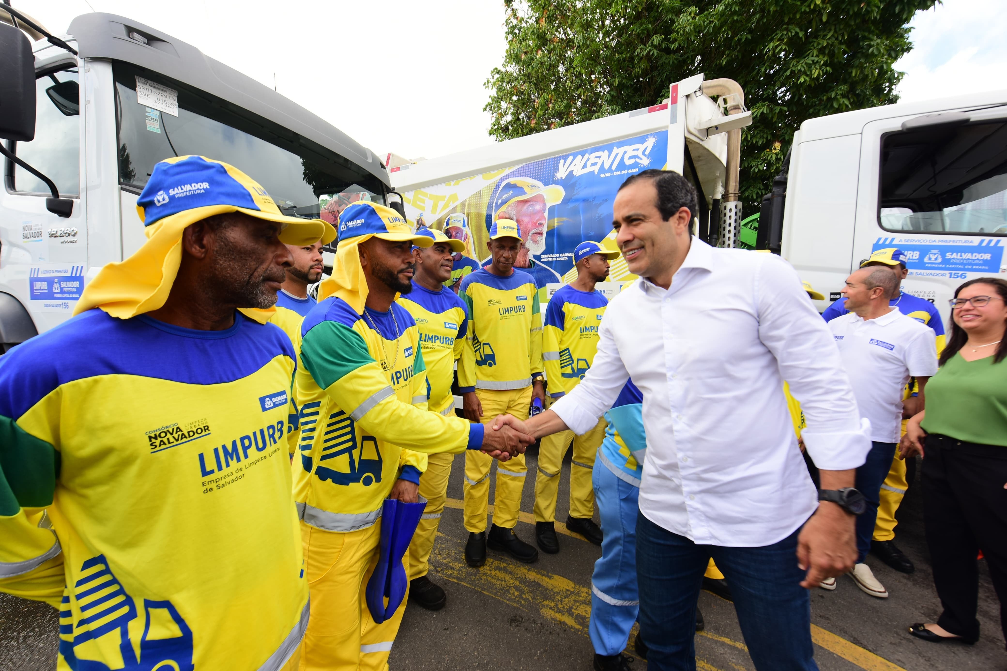 Imagem de Prefeitura renova 60% da frota de compactadores utilizados na coleta de resíduos de Salvador