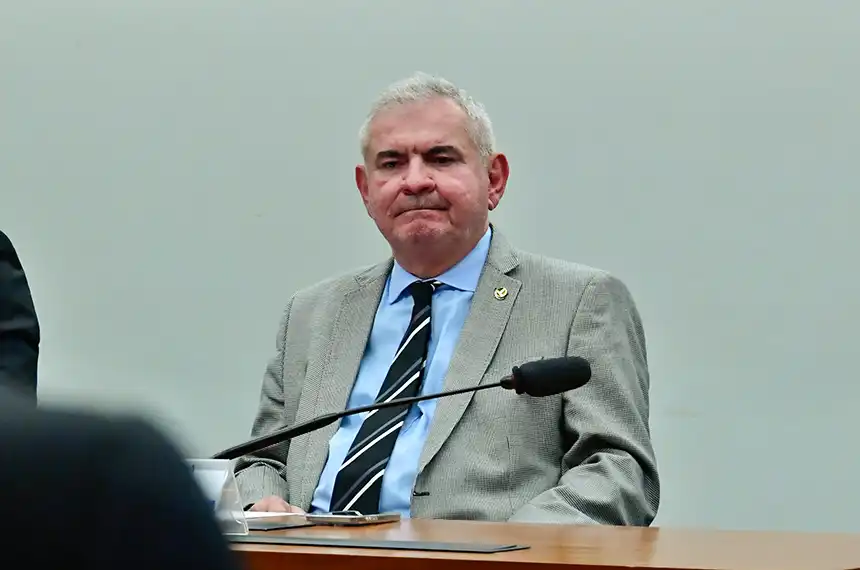 Imagem de O senador Angelo Coronel (PSD) abriu o jogo sobre o rearranjo das vagas nos Tribunais de Contas da Bahia previsto para 2026. Em entrevista à CBN Salvador, o congressista revelou que três indicações estão “praticamente desenhadas”, que envolvem PT e PSD, m