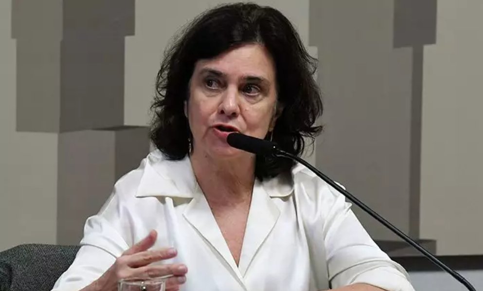 Imagem de Ministra da Saúde usa carro oficial durante as férias