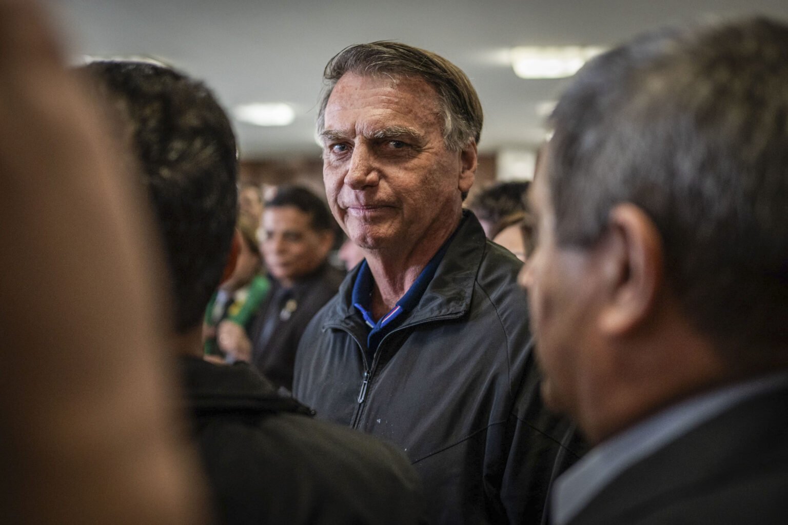 Imagem de Defesa de Bolsonaro nega descumprimento de ordem do STF e faz um pedido a Moraes