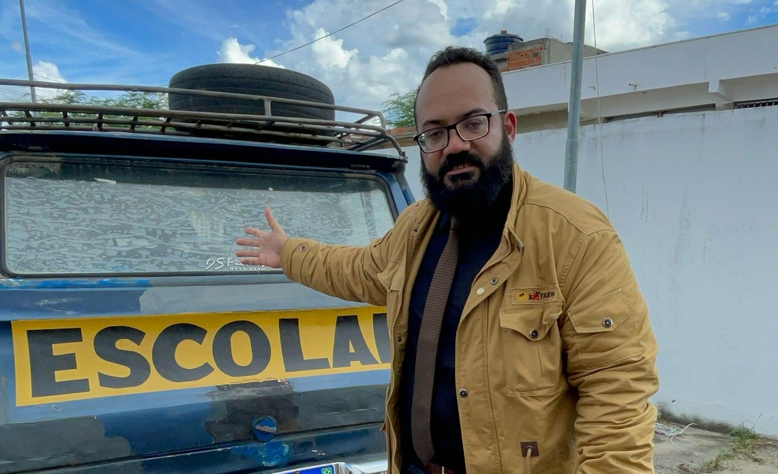 Imagem de Leandro de Jesus cobra Jerônimo pela entrega de ônibus parados após criança morrer ao cair de transporte público em Ipirá