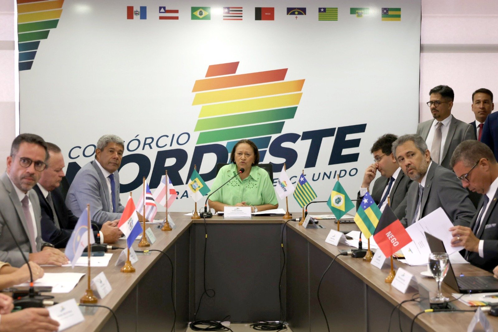 Imagem de Jerônimo e demais governadores do Nordeste tratam sobre equilíbrio fiscal dos estados com ministros, em Brasília
