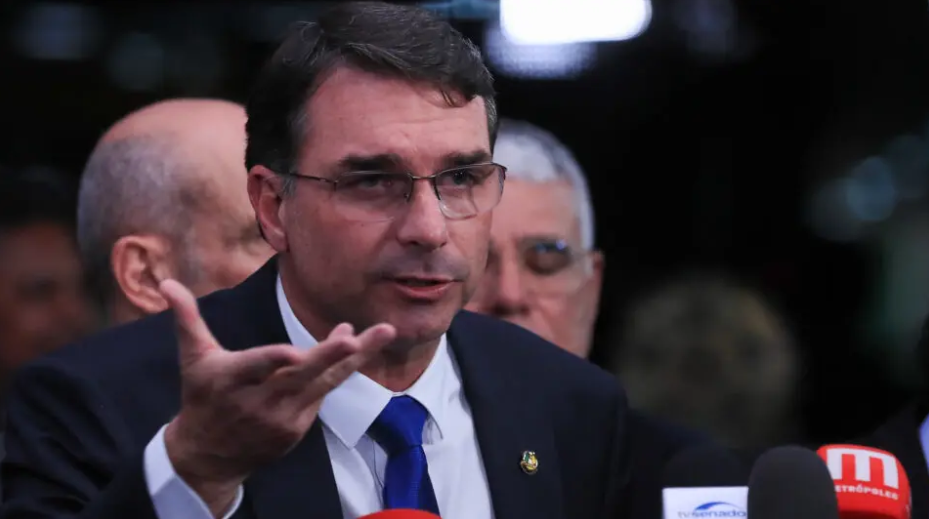 Imagem de Aliados apoiam Flávio em fidelidade a Bolsonaro, mas Centrão resiste à candidatura