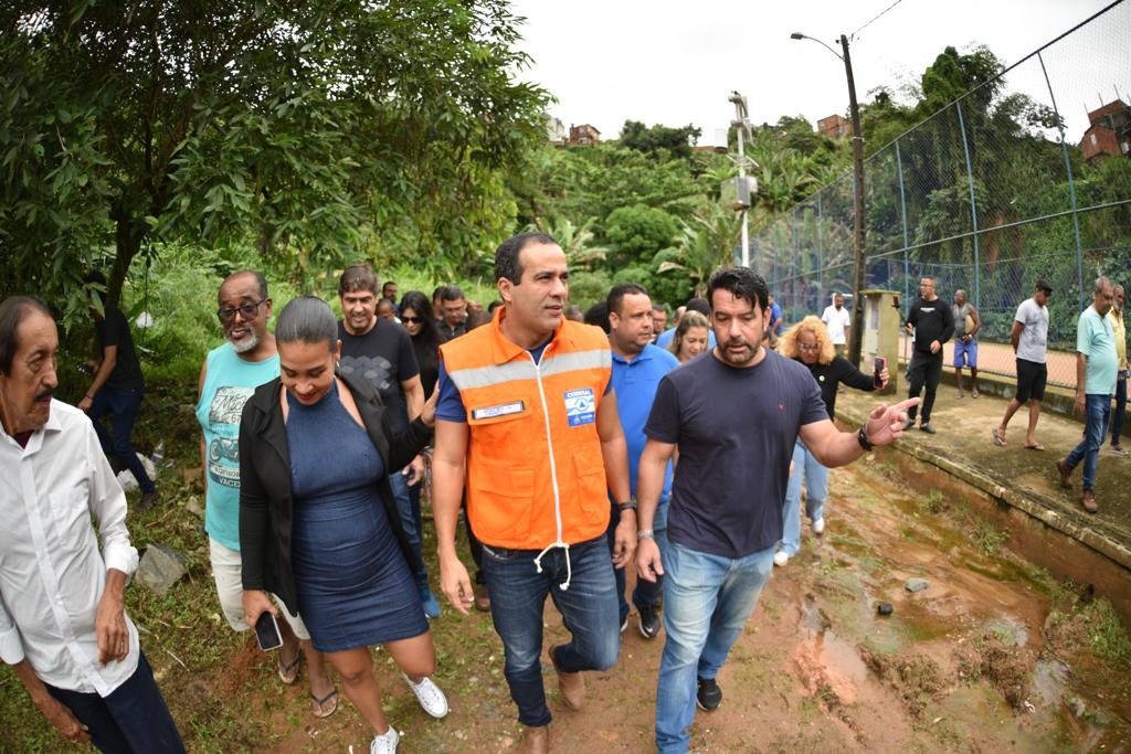 Imagem de Prefeitura vistoria áreas de risco com sistema de alarme em comunidade de Cajazeiras