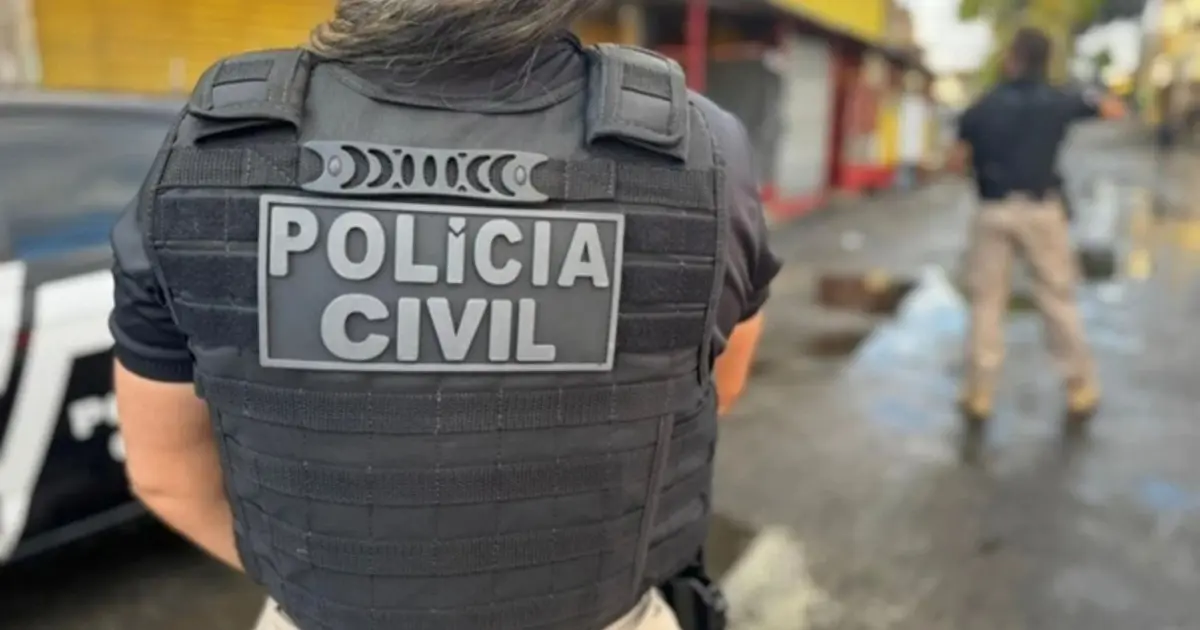 Imagem de Taxista é sequestrado e mantido refém por trio durante série de assaltos em Lauro de Freitas