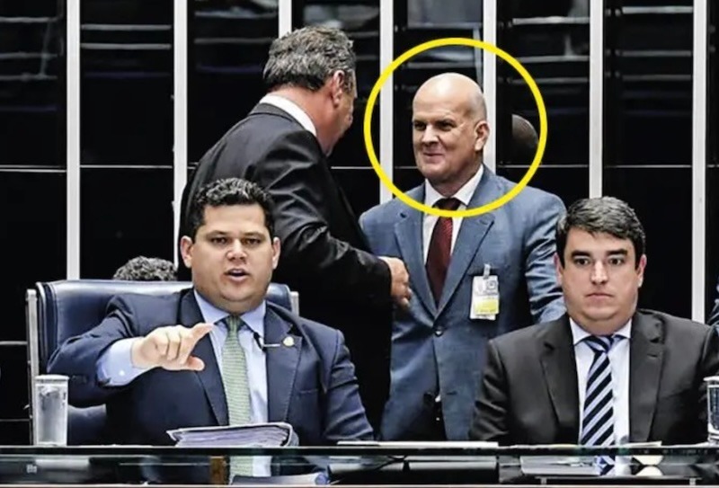 Imagem de Blindado pelo STF pagou R$3 milhões a ex-assessor de Alcolumbre