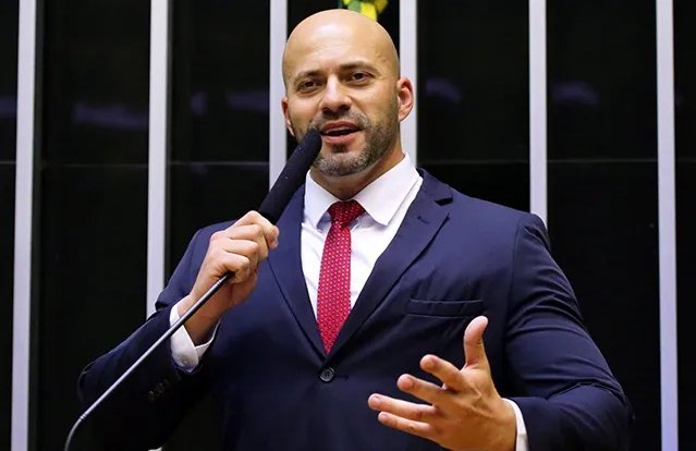 Imagem de Alexandre de Moraes concede liberdade condicional a Daniel Silveira