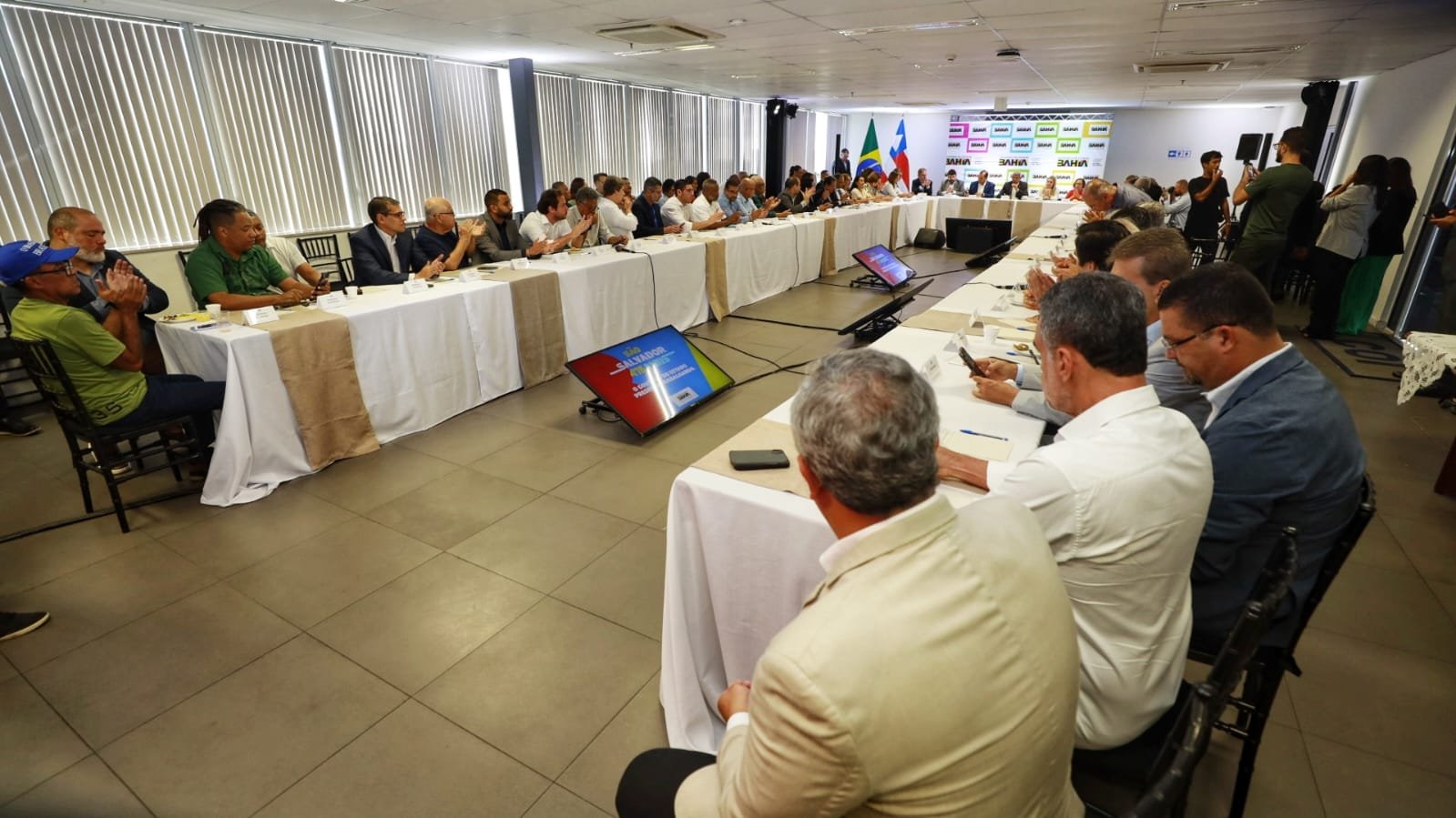 Imagem de Governo do Estado apresenta para parlamentares pacote de investimentos em comemoração ao aniversário de Salvador