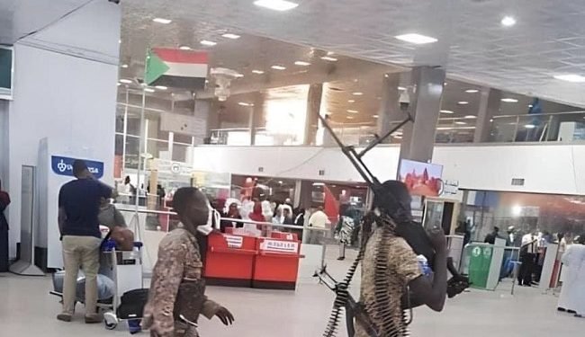 Imagem de Sudão: Pelo menos 27 pessoas morrem em confrontos entre Exército e paramilitares