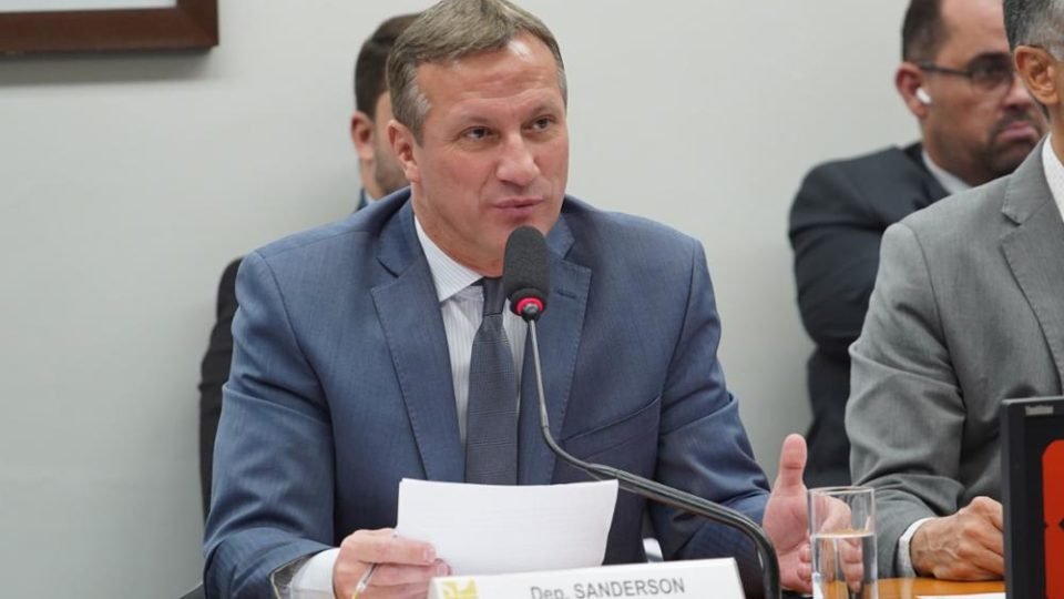 Imagem de Deputados articulam PDL no Senado para barrar decreto de armas de Lula