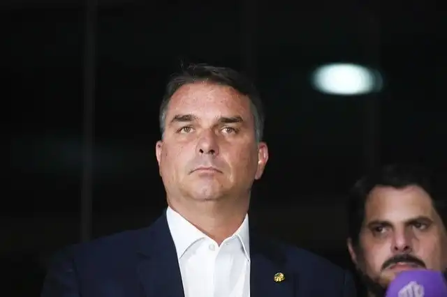 Imagem de Pesquisa mostra Flávio à frente de Lula no 2º turno pela 1º vez