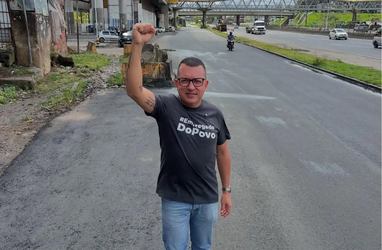 Imagem de Após denúncia, buracos na BR-324 são solucionados e vereador Anderson Ninho comemora