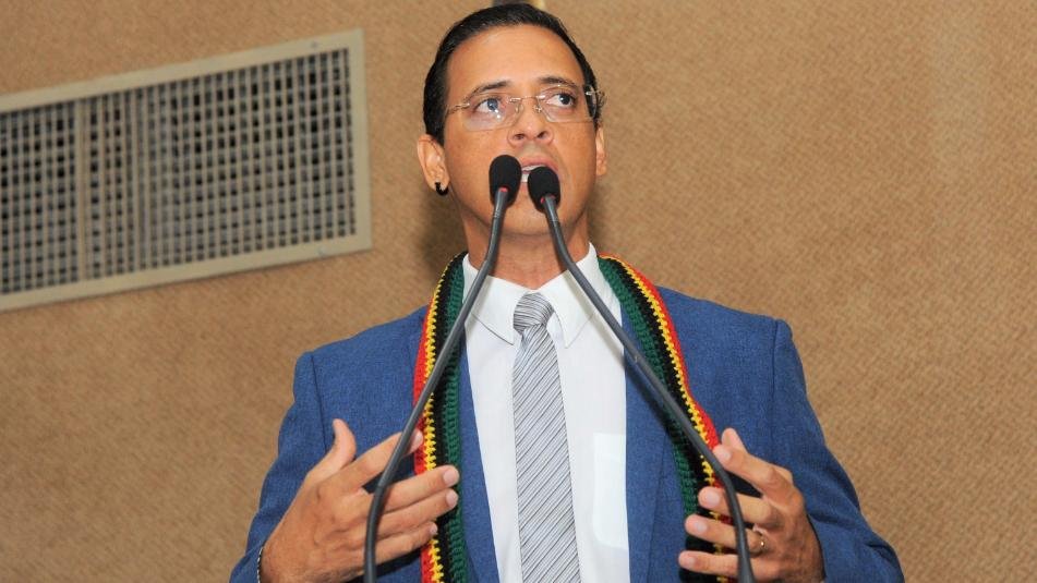 Imagem de Hilton Coelho vai à Justiça para defender a democracia no Legislativo