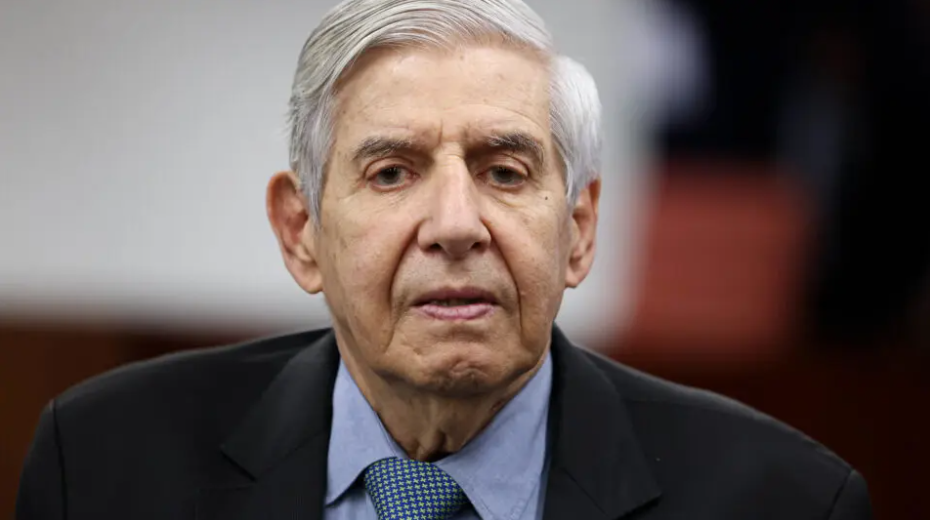 Imagem de Herói do Brasil no campo de batalha e ícone do Exército, general Heleno cumpre prisão domiciliar