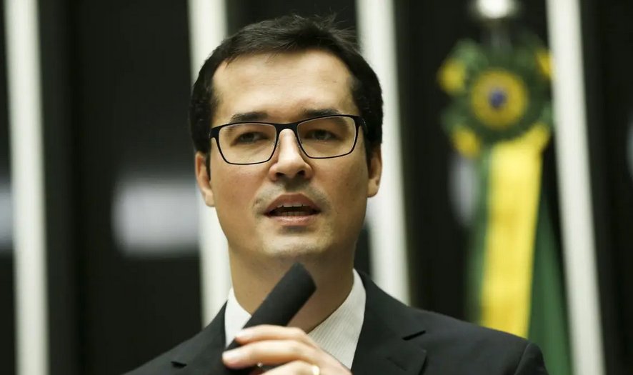 Imagem de Multidão recebe Deltan Dallagnol em Curitiba 