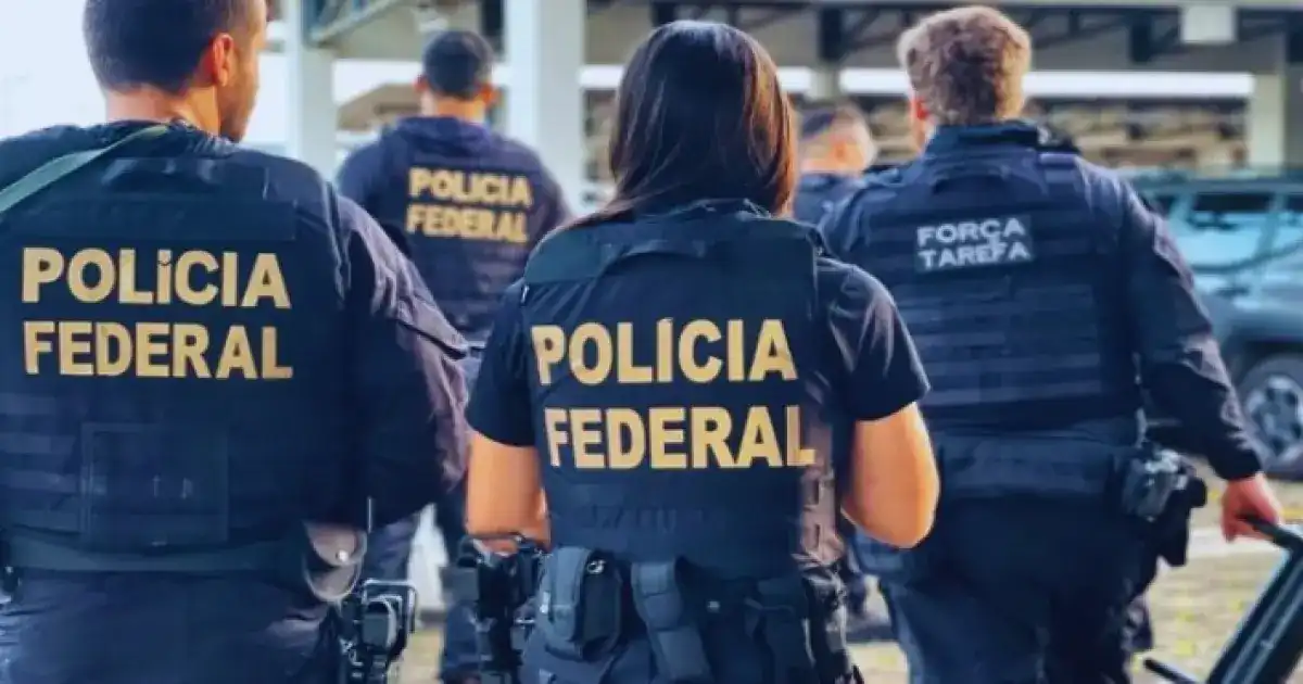 Imagem de PF faz busca em condomínio de Camaçari durante operação contra suposto desvio na merenda escolar