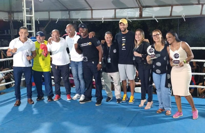 Imagem de Torneio de boxe em Pernambués revela atletas do bairro e arrecada mais de 1,5 tonelada de alimentos