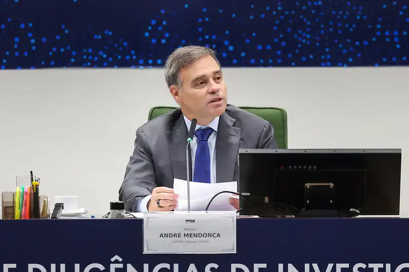 Imagem de Mendonça proíbe CPMI do INSS de acessar dados pessoais de Daniel Vorcaro