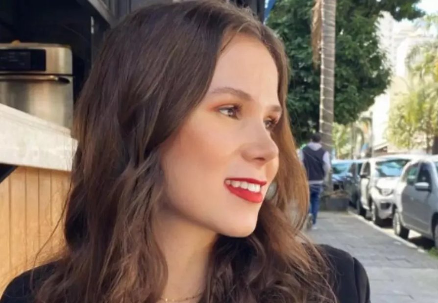 Imagem de Mulher que se negou a trocar assento em avião faz 1ª 'publi'