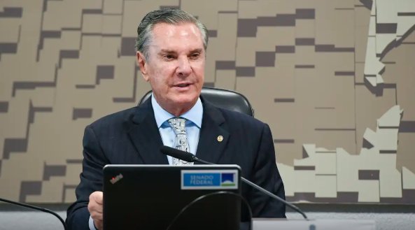 Imagem de Ex-presidente Fernando Collor deixa presídio para cumprir pena em casa