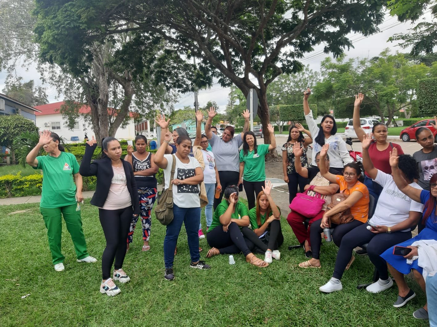 Imagem de Trabalhadores que prestam serviços para a Uesb protestam contra atrasos salariais em Vitória da Conquista