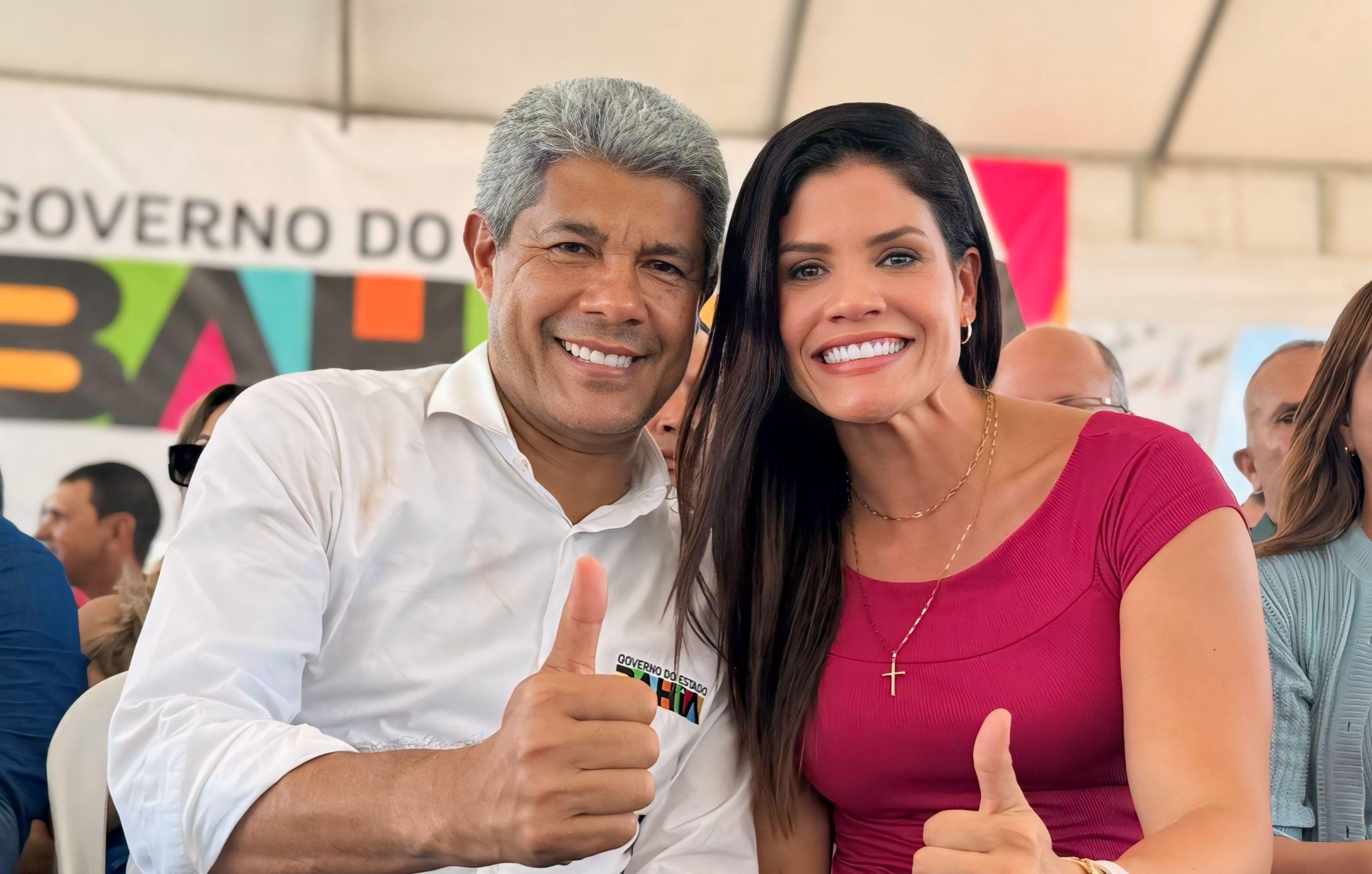 Imagem de Ao lado de Jerônimo, secretária Larissa Moraes entrega sistema de abastecimento de água em Dom Basílio