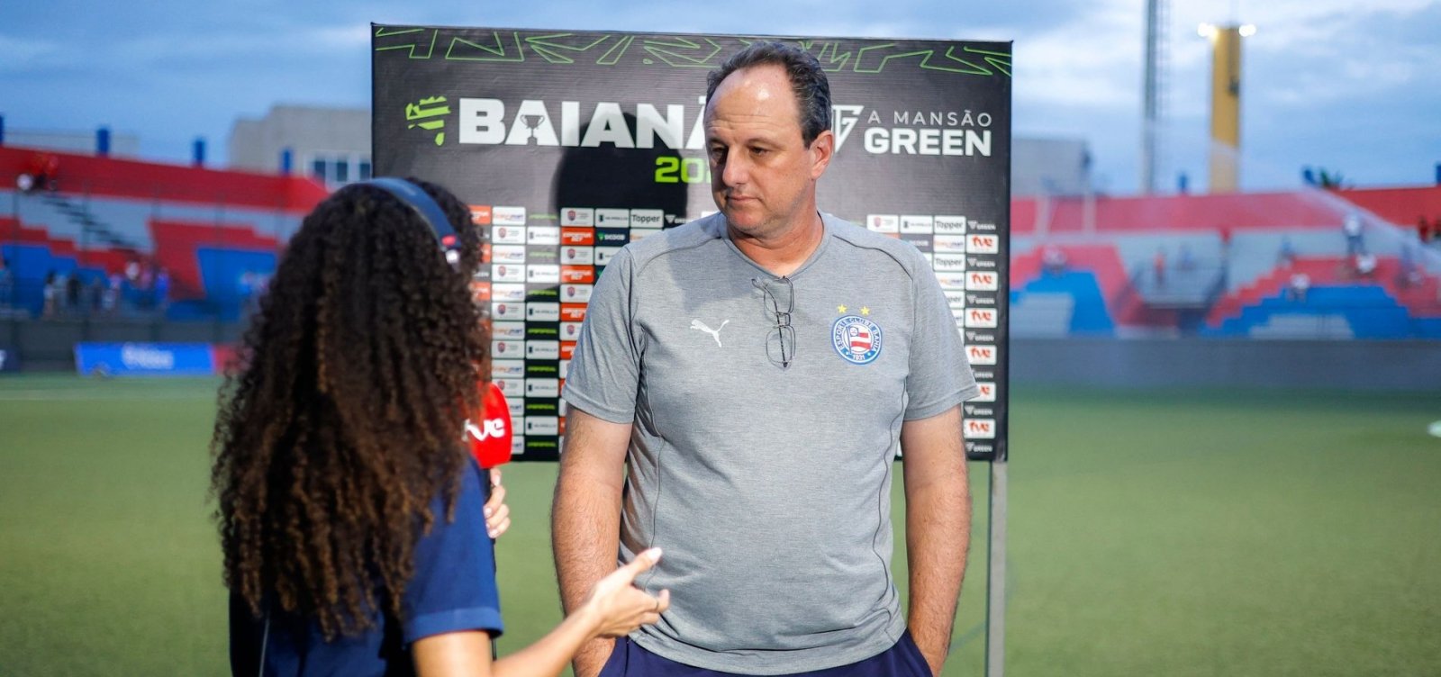 Imagem de Ceni elogia jovens do Bahia e diz que desempenho é exemplo para o elenco profissional