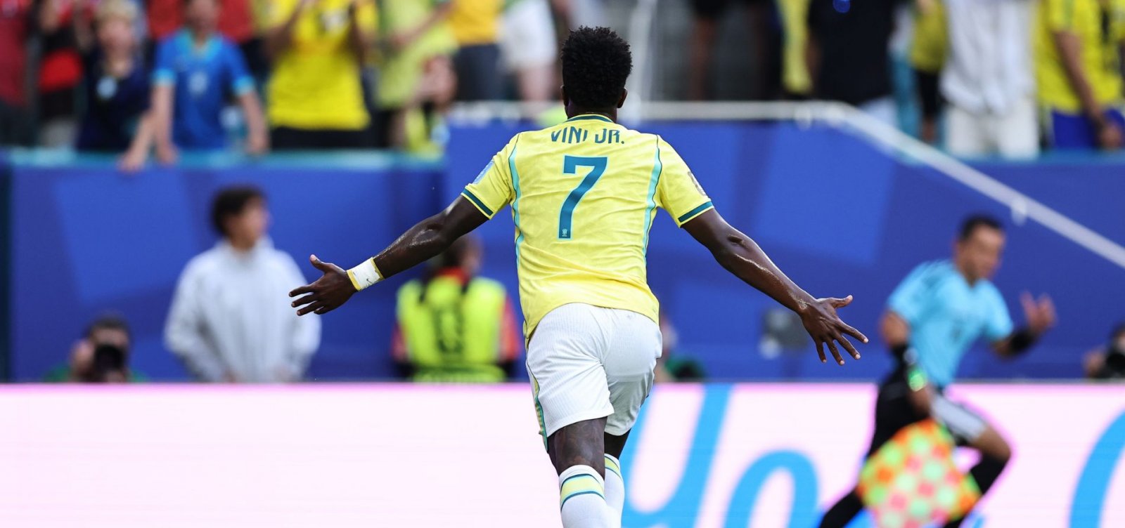 Imagem de Rumo ao Hexa: Com dois gols de Vini Jr, Brasil vence a Escócia e garante liderança isolada do grupo
