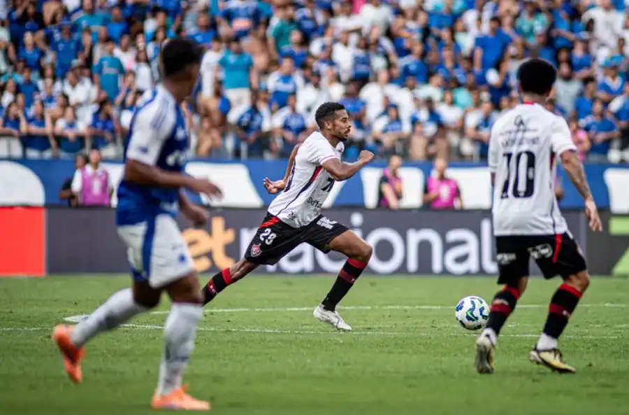 Imagem de Vitória perde para o Cruzeiro e desperdiça chance de deixar zona
