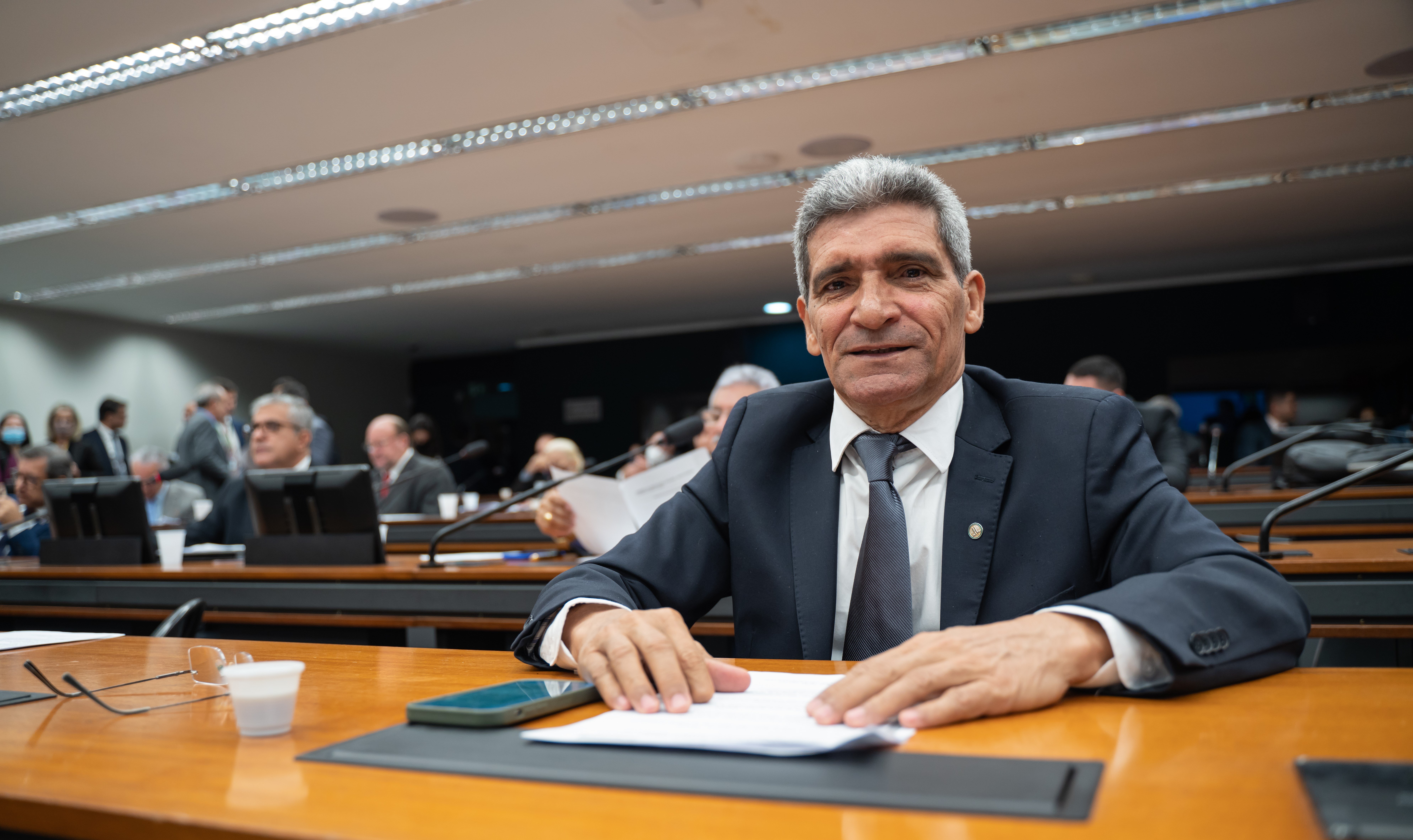 Imagem de Raimundo Costa apresenta projeto que proíbe restrição interna de consumidor após quitação de dívida com instituições bancárias