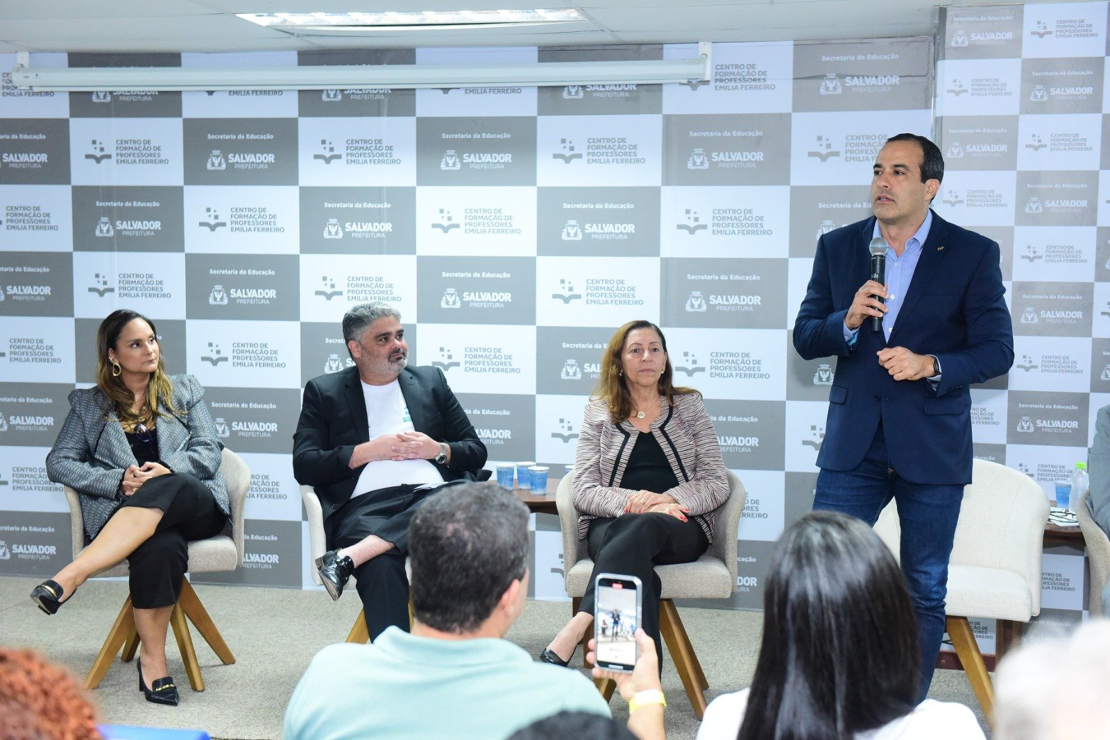 Imagem de Prefeitura entrega mais de 2,2 mil títulos de propriedade pelo programa Casa Legal