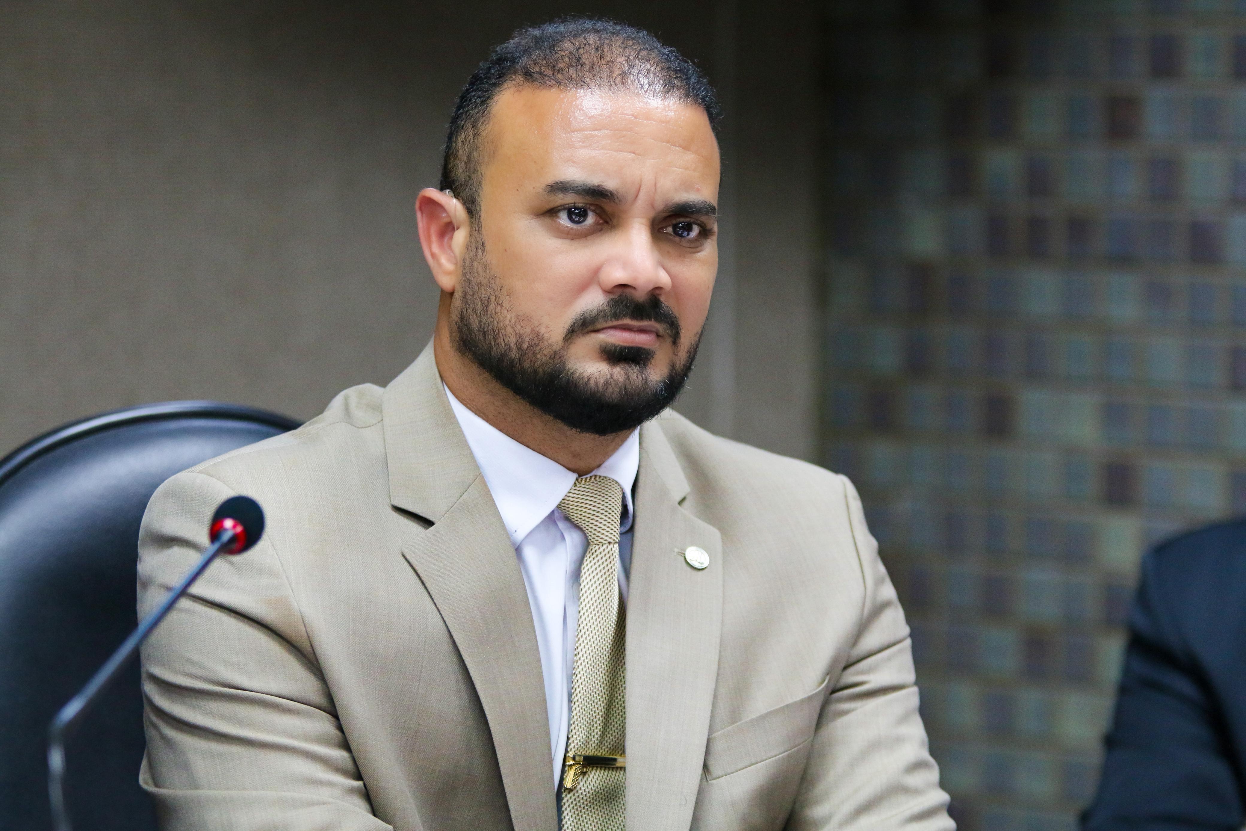Imagem de Capitão Alden propõe lei para obrigar divulgação de regras de vestimenta em estabelecimentos