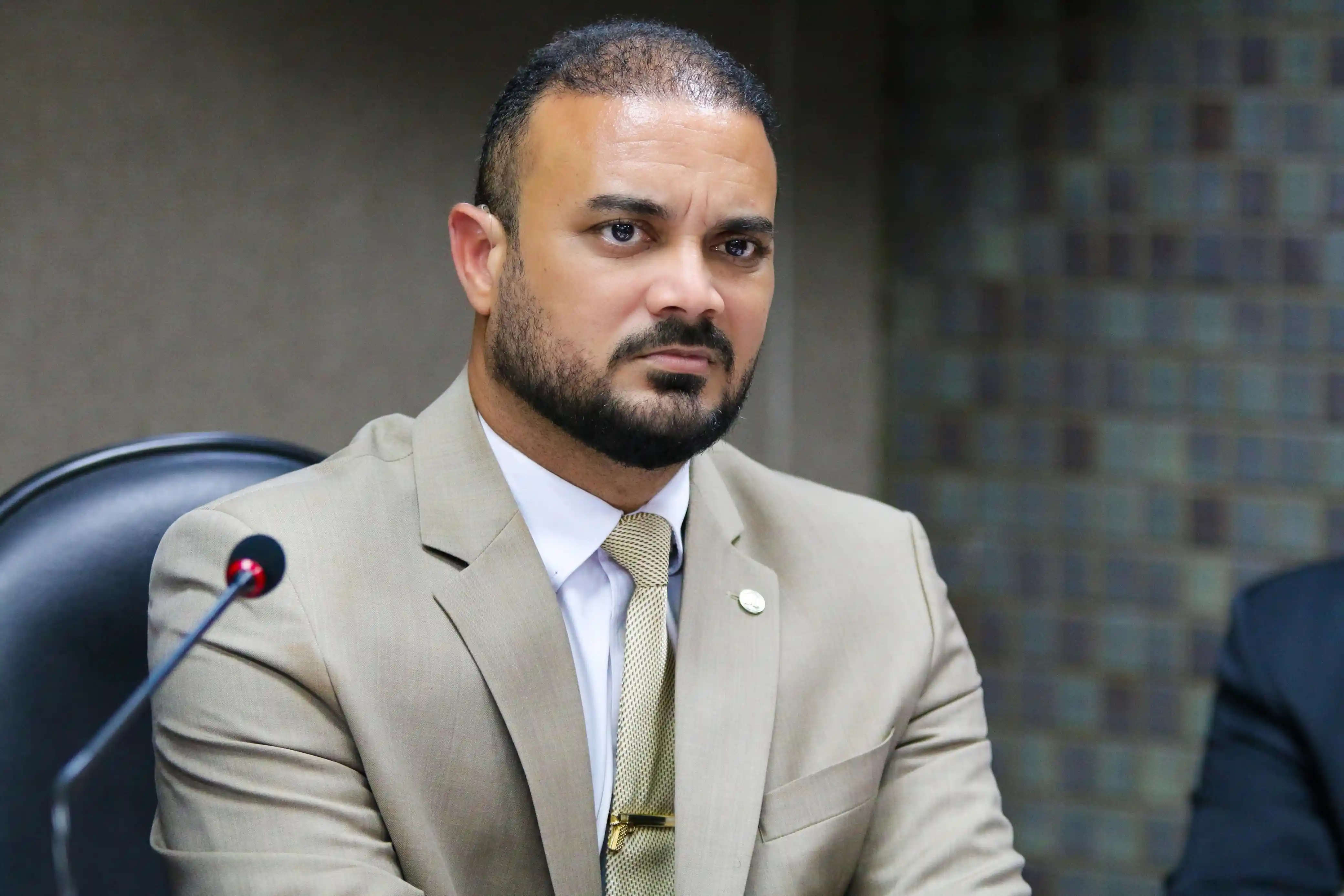 Imagem de Capitão Alden propõe lei para obrigar divulgação de regras de vestimenta em estabelecimentos