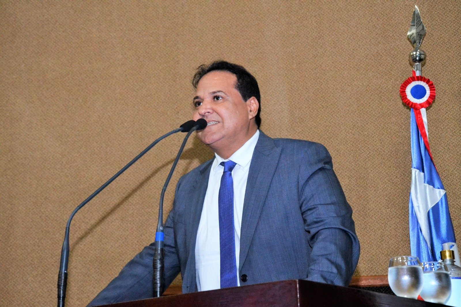 Imagem de Eures Ribeiro renuncia ao mandato para ser prefeito de Bom Jesus da Lapa