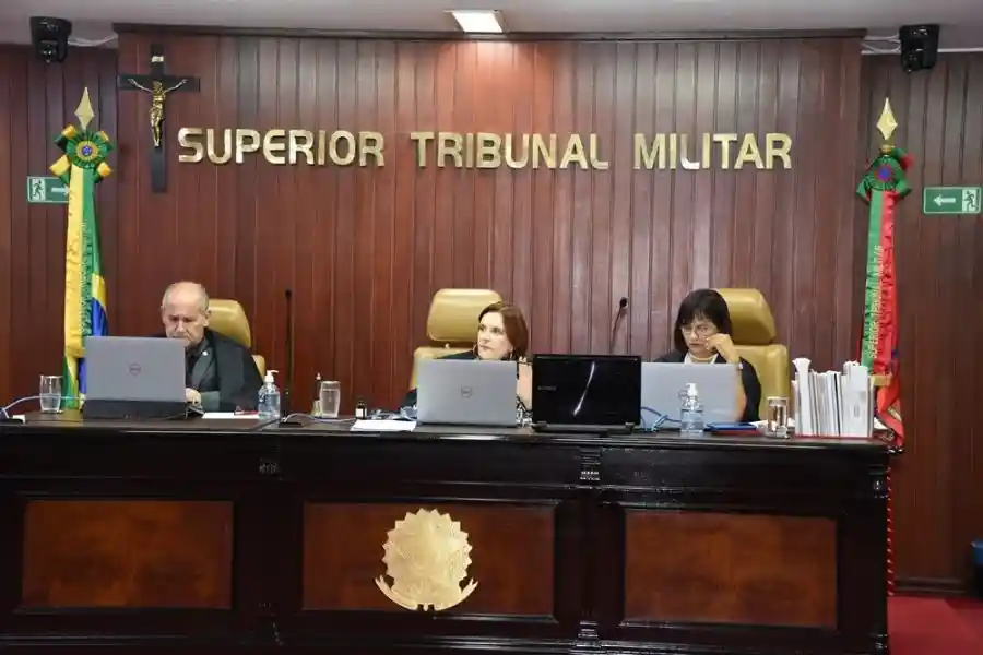 Imagem de STM não deve cassar patentes de generais presos