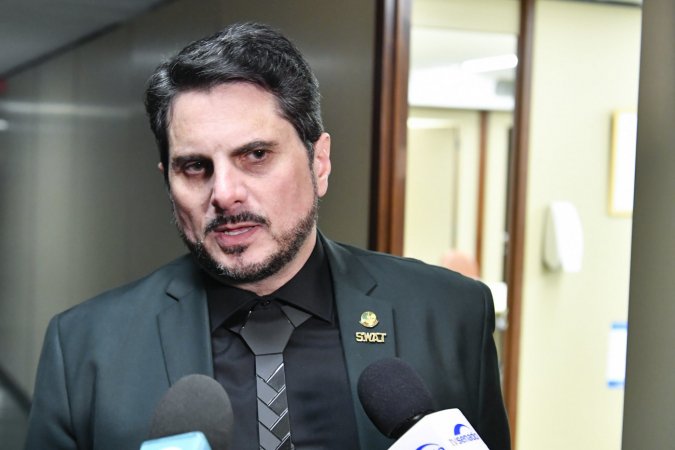 Imagem de ‘Decreto de Lula quer fazer com que CACs se tornem criminosos’, diz senador Marcos do Val