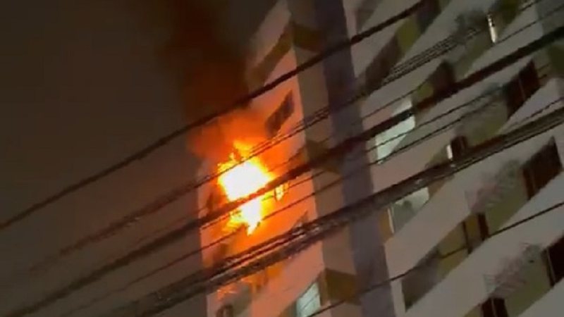 Imagem de Incêndio atinge apartamento em Brotas e prédio é evacuado às pressas em Salvador