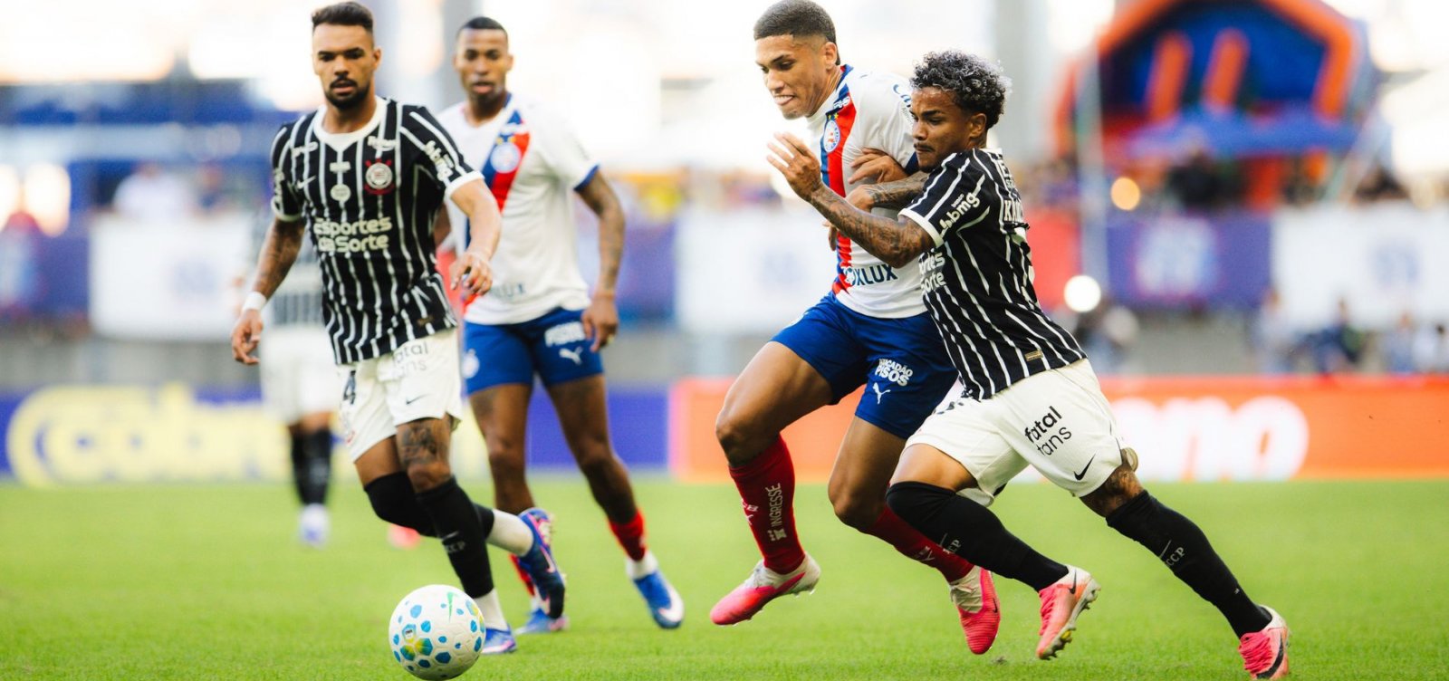 Imagem de Bahia tem três gols anulados e fica no empate com o Corinthians na Fonte Nova