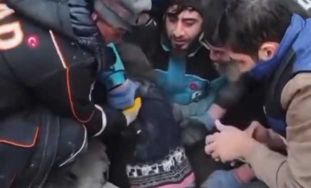 Imagem de Número de mortos em terremoto na Turquia e na Síria ultrapassa 3.000