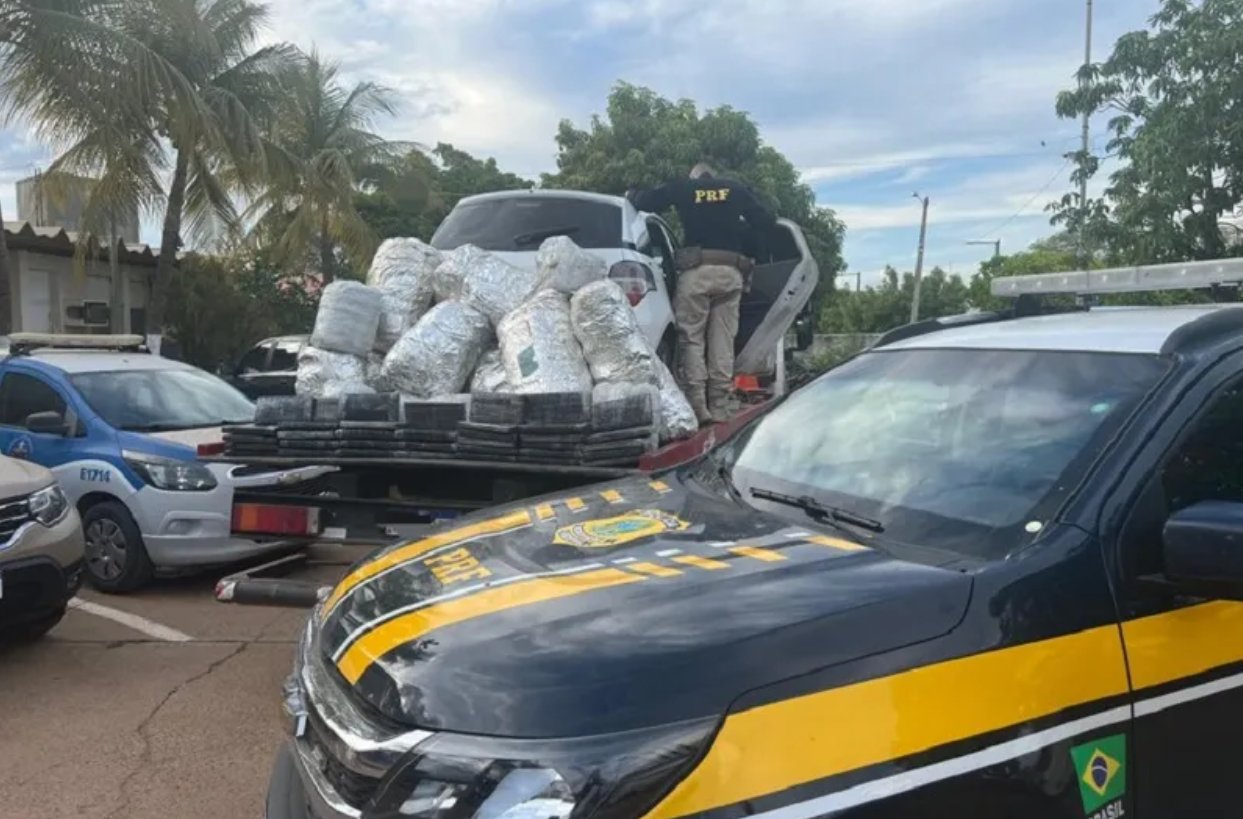 Imagem de Adolescente é apreendido com 218 Kg de maconha em carro roubado