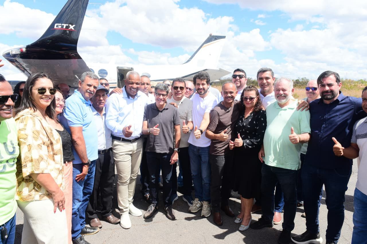 Imagem de No Oeste da Bahia, ACM Neto é recepcionado por prefeitos de Barreiras e Correntina