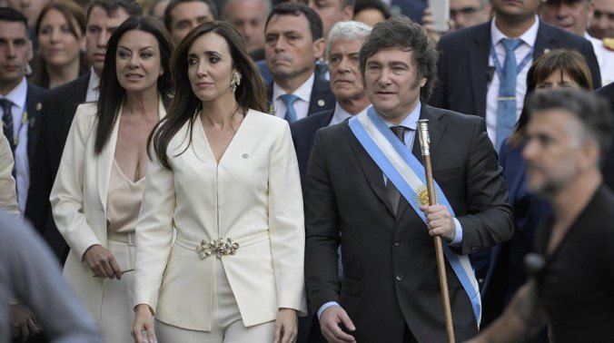 Imagem de Em primeiro decreto, Milei reduz ministérios pela metade na Argentina