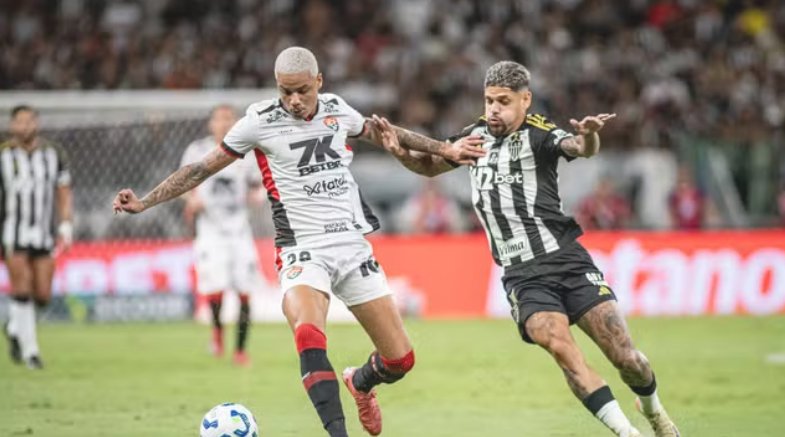 Imagem de Vitória fica na frente duas vezes, mas cede empate no fim com o Atlético-MG