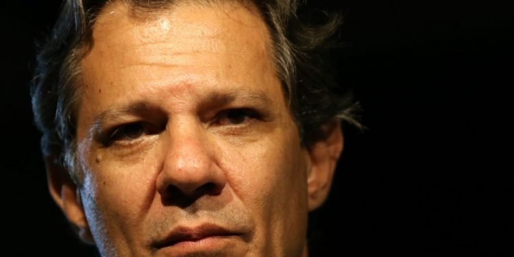 Imagem de Governo cobrará imposto de R$ 0,47 por litro da gasolina e de R$ 0,02 no etanol, anuncia Haddad