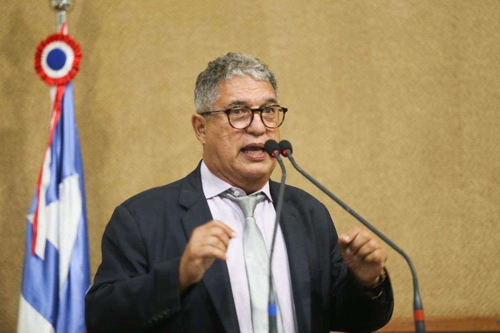 Imagem de Líder do governo na AL-BA, Rosemberg Pinto, sofre acidente na estrada; deputado passa bem