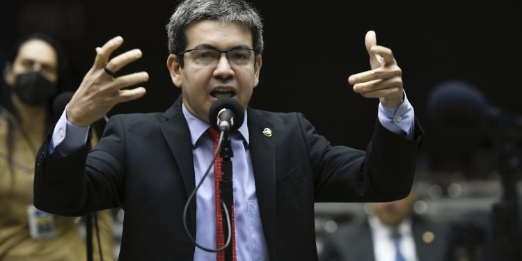 Imagem de Randolfe Rodrigues: ‘Trabalhamos para desarmar CPMI do 8 de Janeiro’