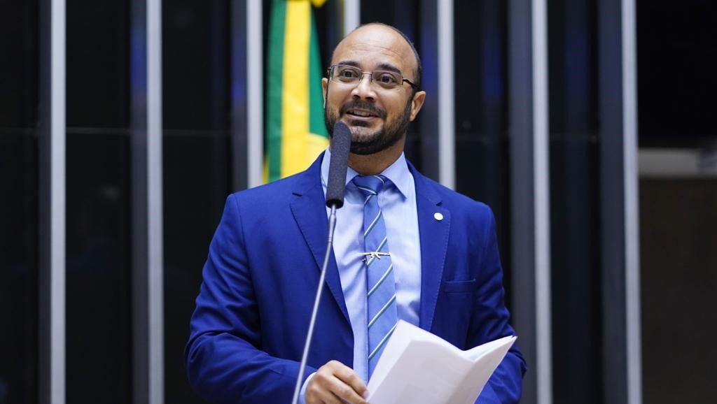 Imagem de Capitão Alden comemora aprovação do relatório de projeto que isenta os policiais militares do pagamento de despesas judiciais