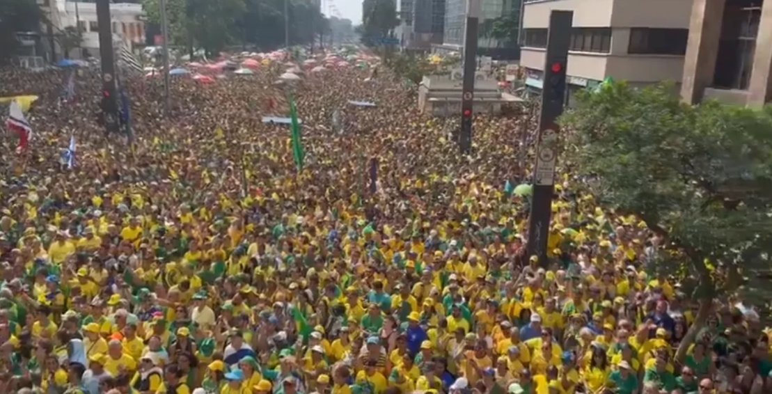 Imagem de Bolsonaro fala em pacificação do país em discurso para multidão na Paulista