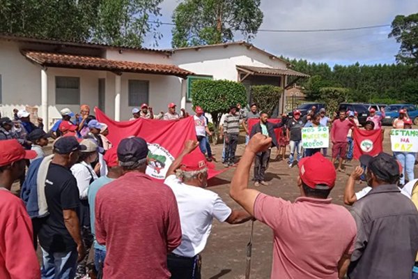 Imagem de Integrantes do MST invadem escritório de empresa na Bahia