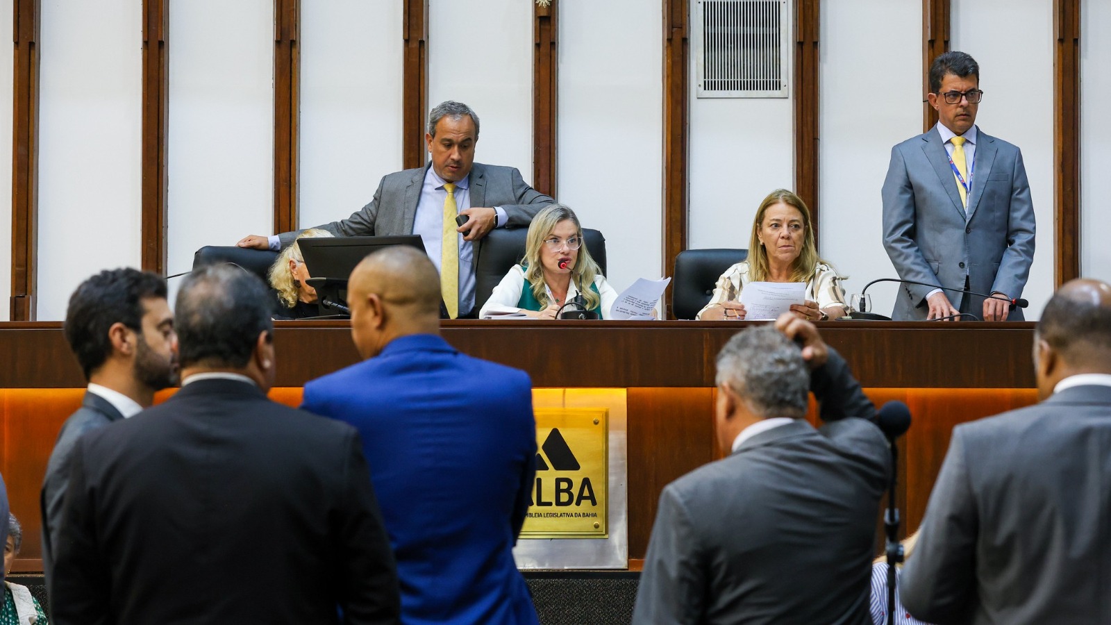 Imagem de Assembleia aprova título de cidadã baiana para Marina Silva sob protestos da oposição